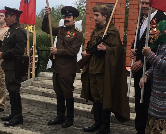 Партия "РОДИНА" в Острогожске почтила память павших героев и возложила венки
