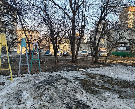 Помощники Вячеслава Илюхина обсудили благоустройство территории с жителями многоквартирных домов Новосибирска