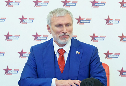 Журавлев: Соединенные Штаты ожидает "разрушительная перестройка"
