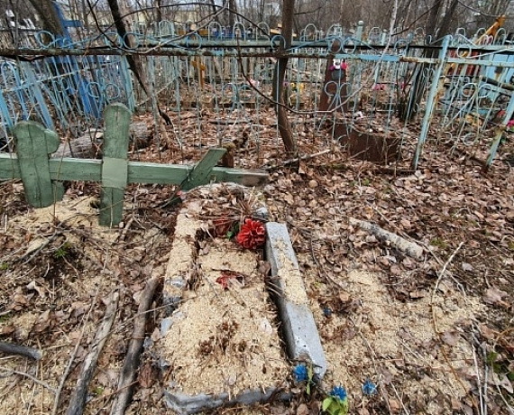 АРХАНГЕЛЬСКАЯ "РОДИНА" ТРЕБУЕТ УГОЛОВНОГО НАКАЗАНИЯ КЛАДБИЩЕНСКИМ ВАНДАЛАМ