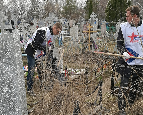 Ульяновские партийцы навели порядок на заброшенных могилах участников войны