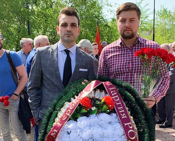 Делегация Воронежской "РОДИНЫ" возложила цветы к Вечному огню