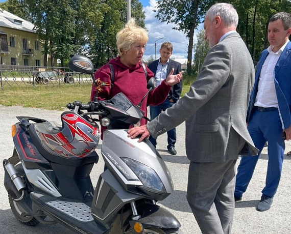 Рабочий визит Журавлева в Свердловскую область начался с посещения поселка Лосиный