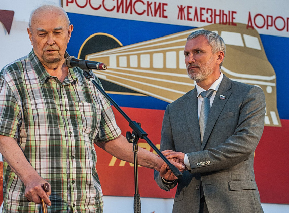 Лидер "РОДИНЫ" поздравил жителей Поворино с Днем железнодорожника, 06.08.2016