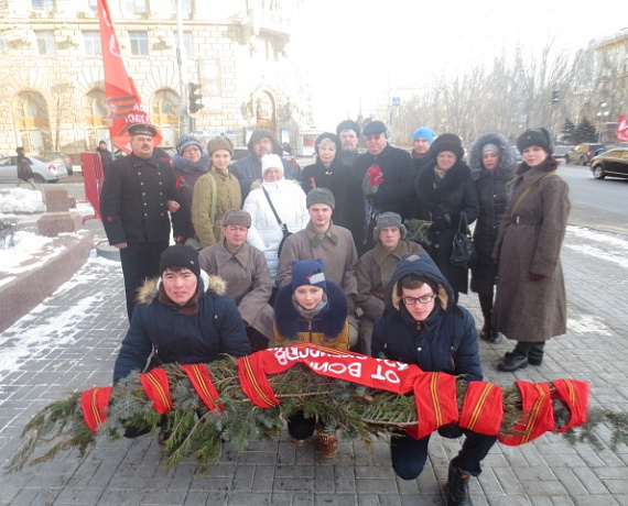 Волгоградские партийцы почтили память защитников Сталинграда