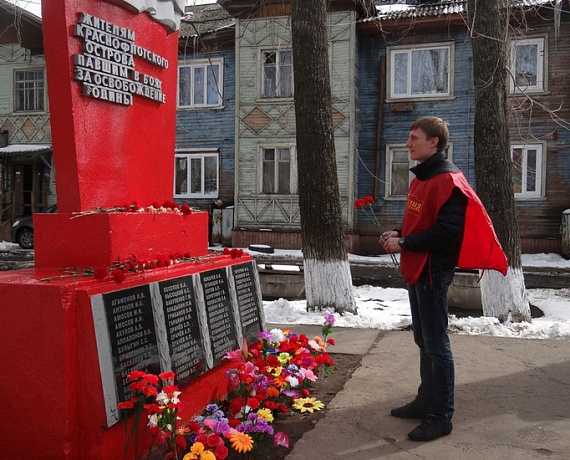 Архангельские партийцы организовали парад конных наездников в День Победы