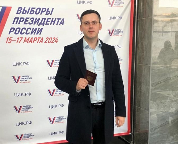 Команда партии "РОДИНА" в Новгородской области голосует за Президента России