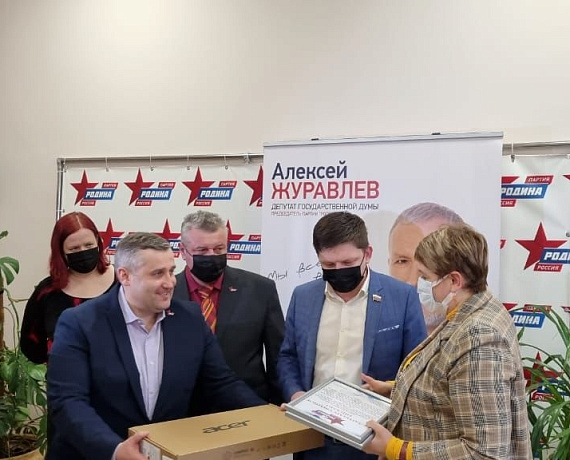 В приемной Алексея Журавлева в Тамбове состоялось награждение победителей конкурса на лучшее сочинение по Достоевскому