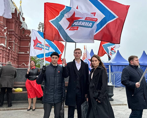Соратники "РОДИНЫ" возложили венки и цветы к Могиле Неизвестного Солдата