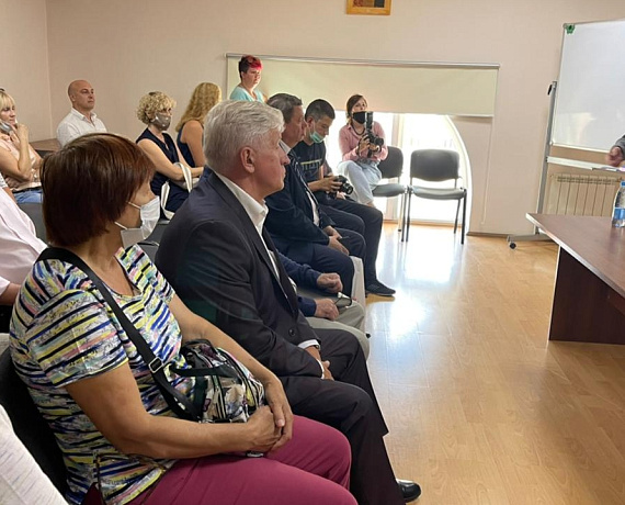 Журавлев встретился с ветеранами завода "УРАЛ" и с активом партии "РОДИНА" в Миассе