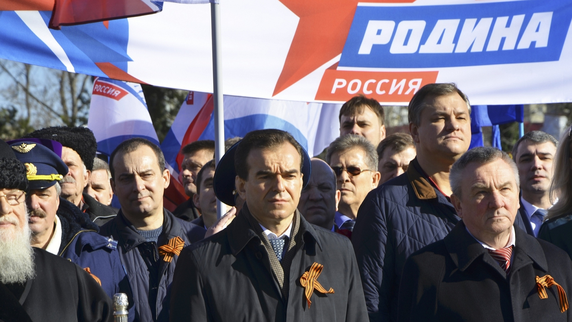 Лидер краснодарской "РОДИНЫ" с руководством региона принял участие в возложении цветов к Вечному огню