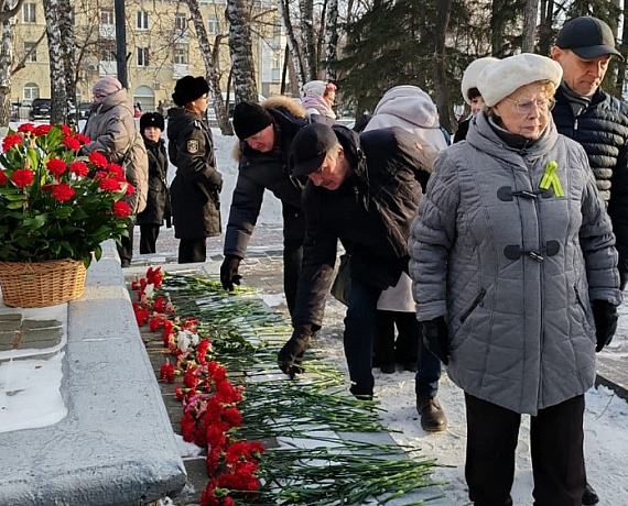 Клуб избирателей Вячеслава Илюхина принял участие в акциях, посвященной годовщине освобождения Ленинграда от блокады