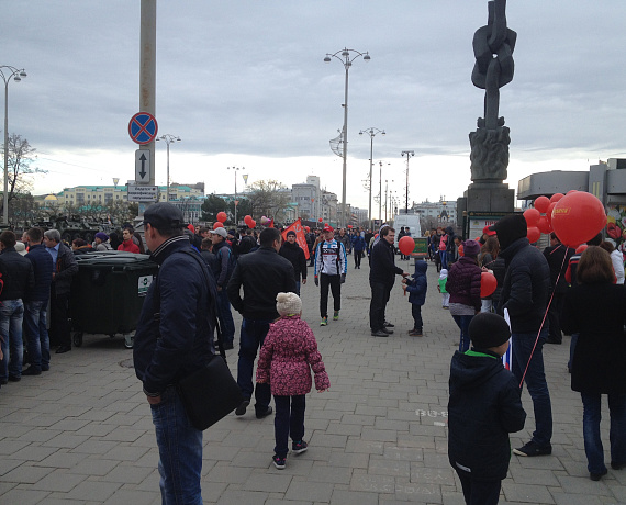 Активисты "РОДИНЫ" Екатеринбурга роздали тысячи Георгиевских лент