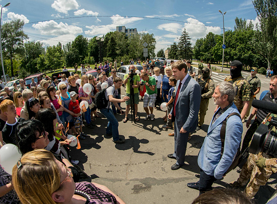 Алексей Журавлёв и Олег Царёв в Новороссии - общение с жителями, 13 июня 2014 г.
