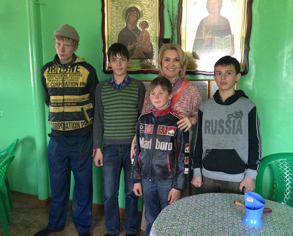 Активистка пермской "РОДИНЫ" посетила детский приют