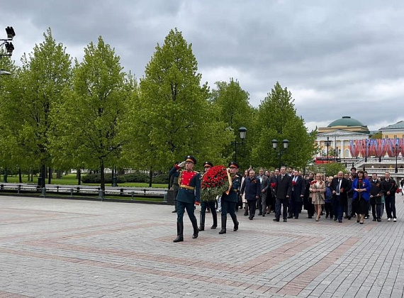 Соратники партии "РОДИНА" возложили венки и цветы к Могиле Неизвестного Солдата, 05.05.2023
