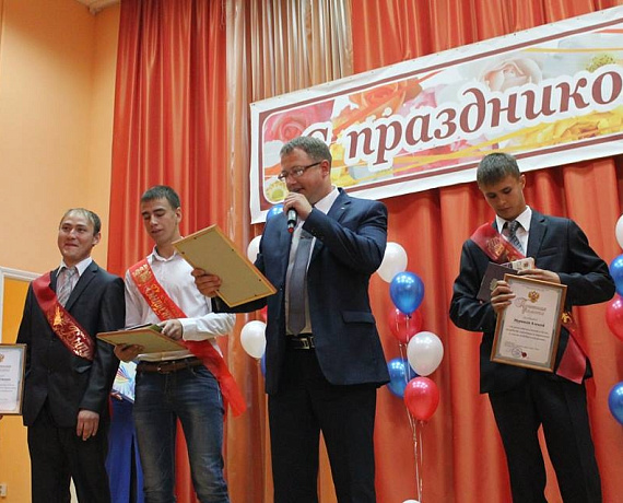 Забайкальские соратники поздравили выпускников общеобразовательных учреждений
