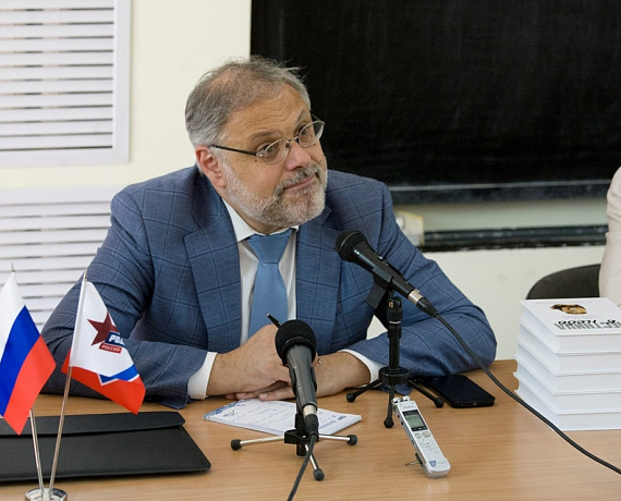 Михаил Хазин в Новосибирске встретился с преподавателями и студентами