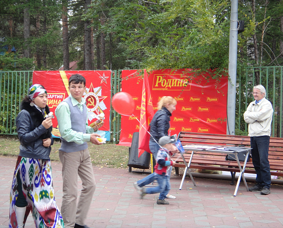 Челябинская "РОДИНА" приняла участие в ежегодном общественно-политическом вернисаже
