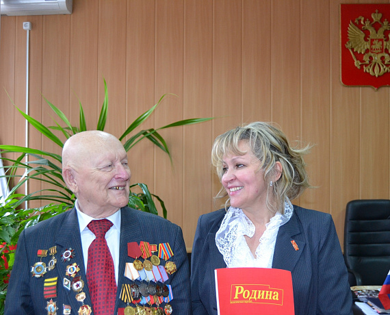 Саратовские партийцы провели акцию, посвящённую 70-летию победы