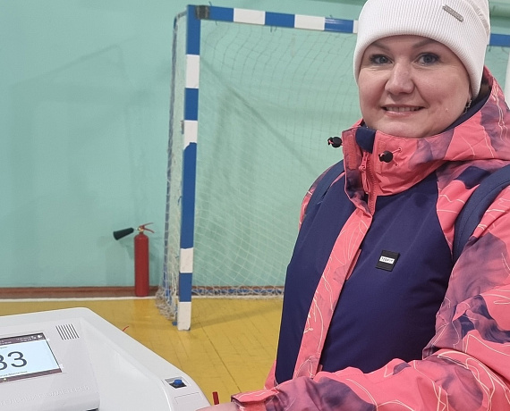 Елена Иванова проголосовала за Президента России