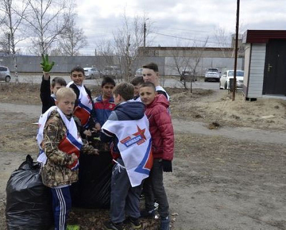 Активисты амурской "РОДИНЫ" отремонтировали спортивную площадку в Благовещенске