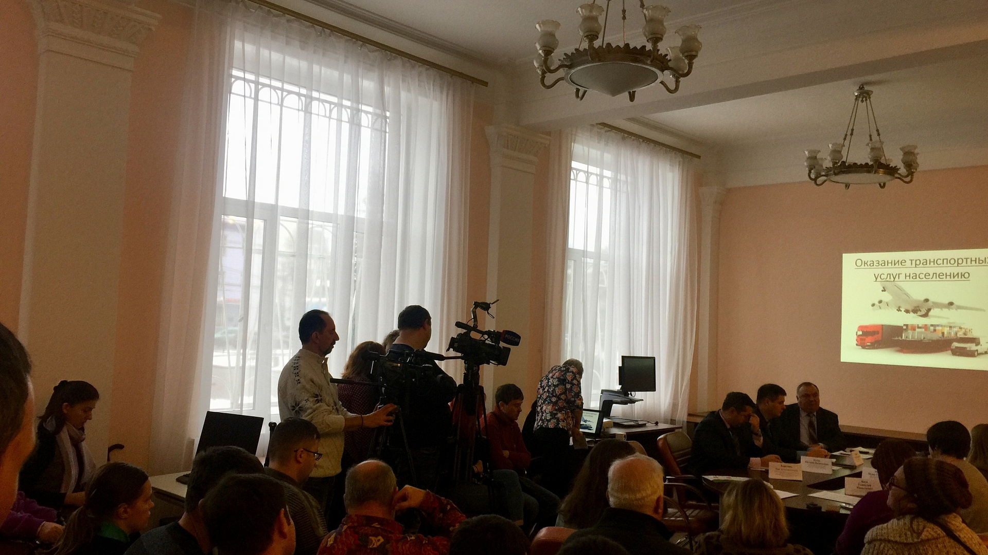 Воронежские помощники депутата Алексея Журавлева посетили круглый стол "Оказание транспортных услуг населению"