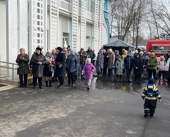 Соратники в Щелково празднуют Масленицу и голосуют на выборах Президента