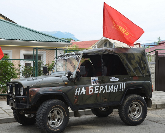Патриоты организовали автопробег в Алуште