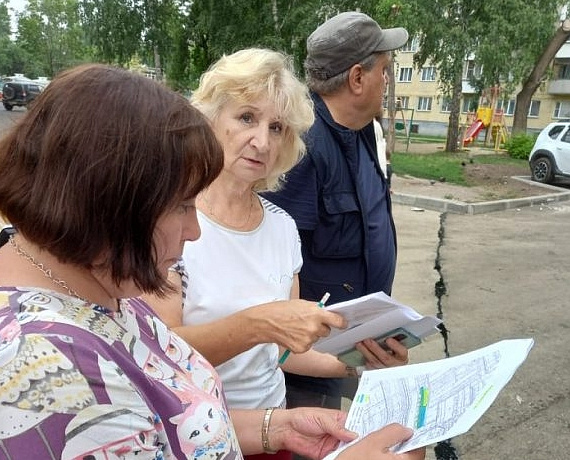 Наказы избирателей Вячеславу Илюхину выполняются - идет благоустройство дворов и ремонт дороги
