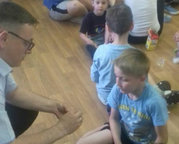Ярославские активисты партии "РОДИНА" навестили маленьких пациентов тубдиспансера