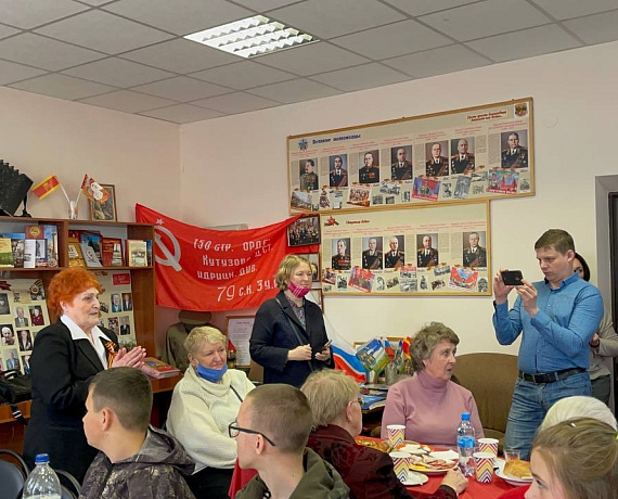 В Твери Журавлев с соратниками почтили память погибших героев у Обелиска Победы