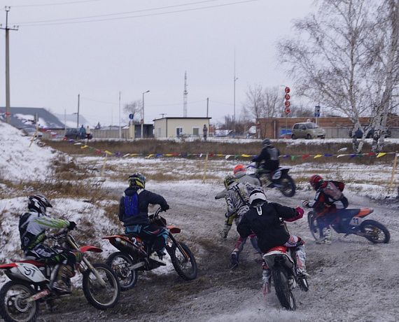 Патриоты Азова организовали чемпионат и первенство Омской области по мотоспорту