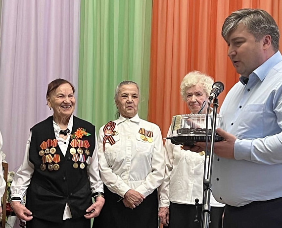 Кировские родинцы посетили концерт хорового коллектива "Фронтовые подруги"