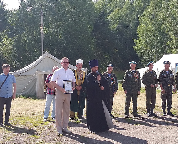 Айрат Ханипов принял участие в открытии военно-патриотического лагеря "Юный Парашютист"