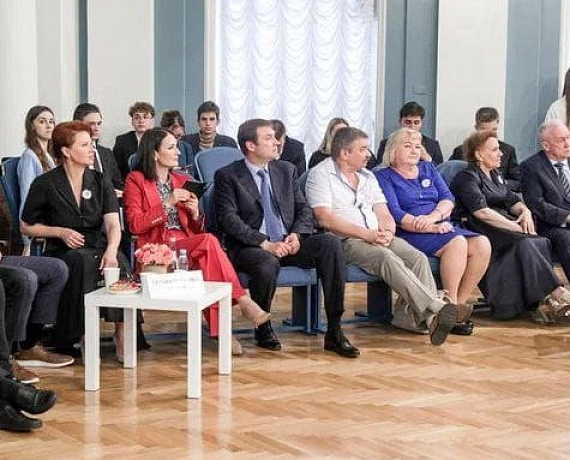 Родинцы встретились с семьями педагогических династий