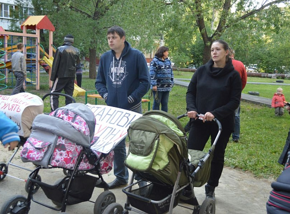 Жильцы встали на защиту сквера в Челябинске