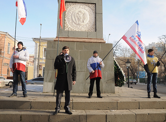 Возложение цветов к Долгоруковскому обелиску и митинг у памятника воинам-освободителям Симферополя, 4 февраля 2014 г.