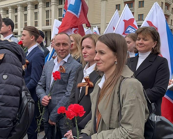 Соратники партии "РОДИНА" возложили венки и цветы к Могиле Неизвестного Солдата