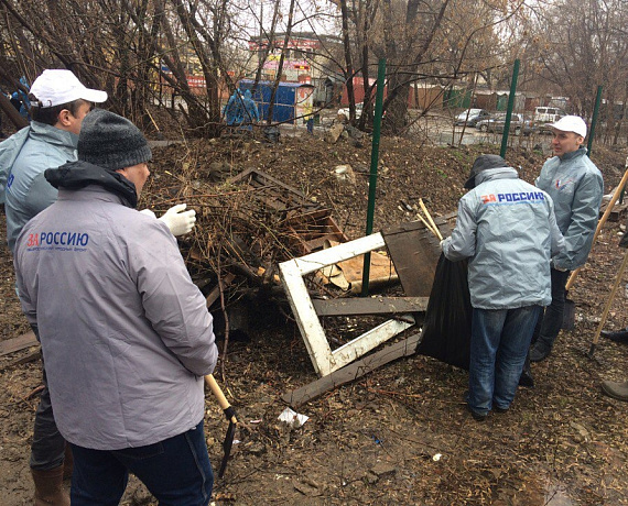 Партийцы провели субботник в Самаре