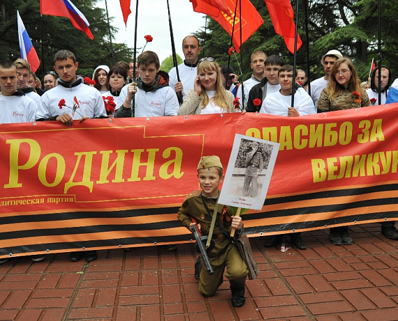 9 Мая крымская "РОДИНА" поздравила ветеранов с Днем Победы