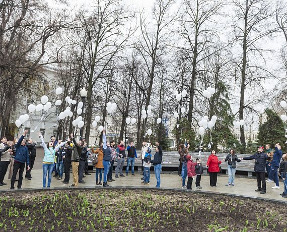В Татарстане "РОДИНА" и "Вежливые люди" провели флэшмоб