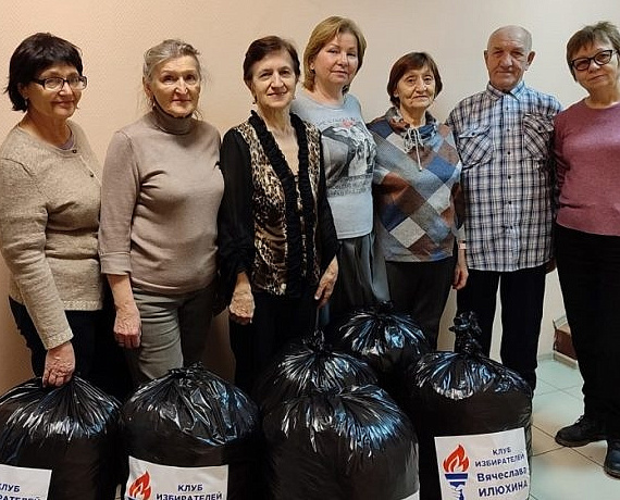 Новосибирские депутаты-родинцы готовят новогодние подарки детям и участникам СВО