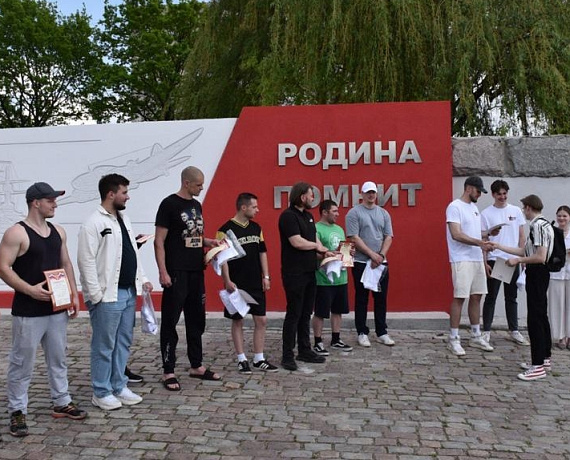 Калининградская "РОДИНА" провела уличный турнир по армрестлингу