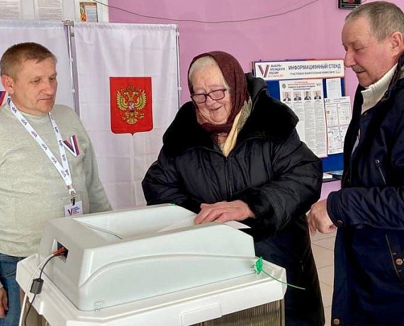 Депутаты и актив Подмосковной "РОДИНЫ" голосуют на выборах Президента