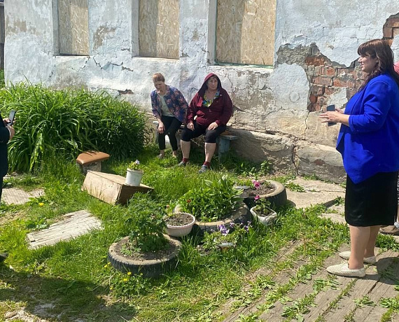 Новгородские соратники взяли на контроль ситуацию с аварийным домом в деревне Ермолино
