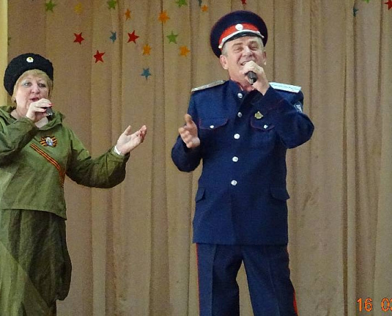 Партийцы Новочеркасска приняли участие в концерте "Мы с тобой, Донбасс!"
