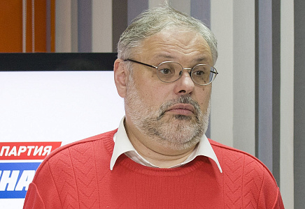 Хазин рассказал, что на самом деле означает уход стоимости нефти в минусовое значение