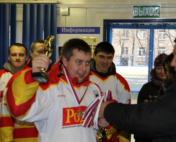 Московские партийцы победили в хоккейном чемпионате