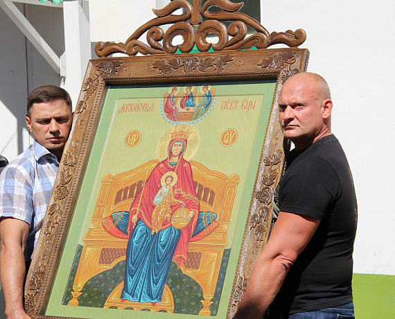 Самарская "РОДИНА" передала в дар церкви икону Божией Матери "Державная"